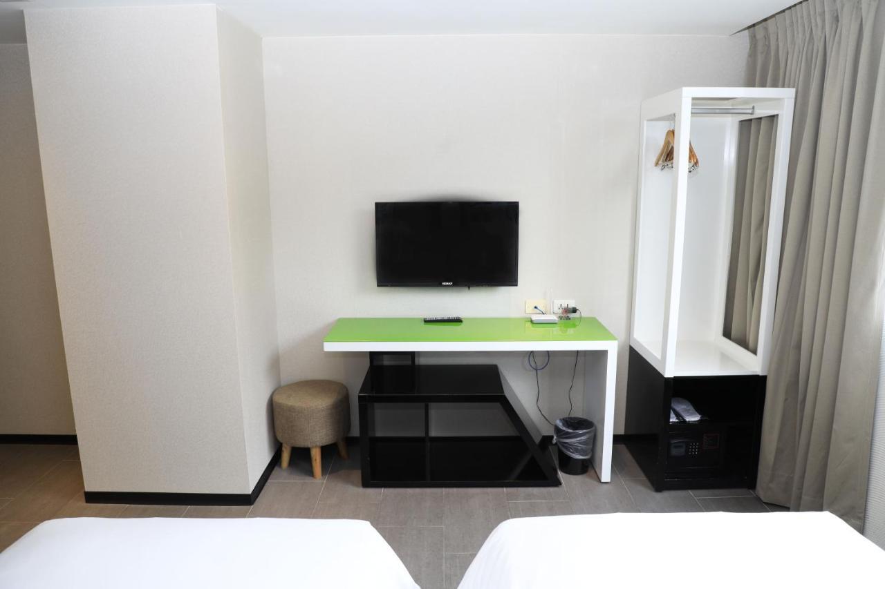 Wholesome Hotel Đài Bắc Ngoại thất bức ảnh